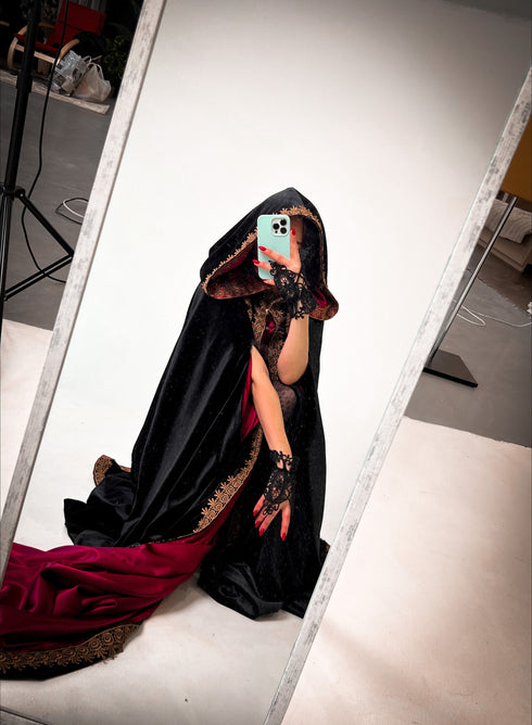 Сape with red lining